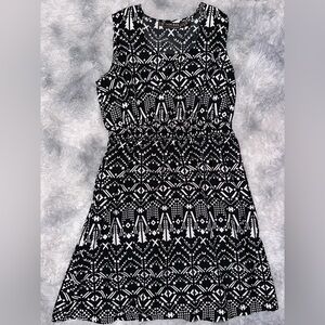 Raya Sun Black and White Patterned Beach Dress Coverup - EUC Medium